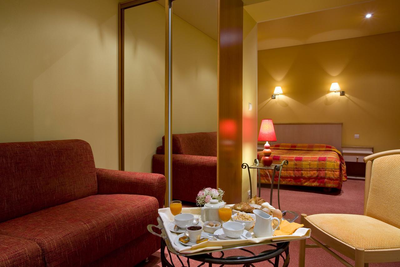 Hotel Restaurant Le Parc Moulins  Extérieur photo