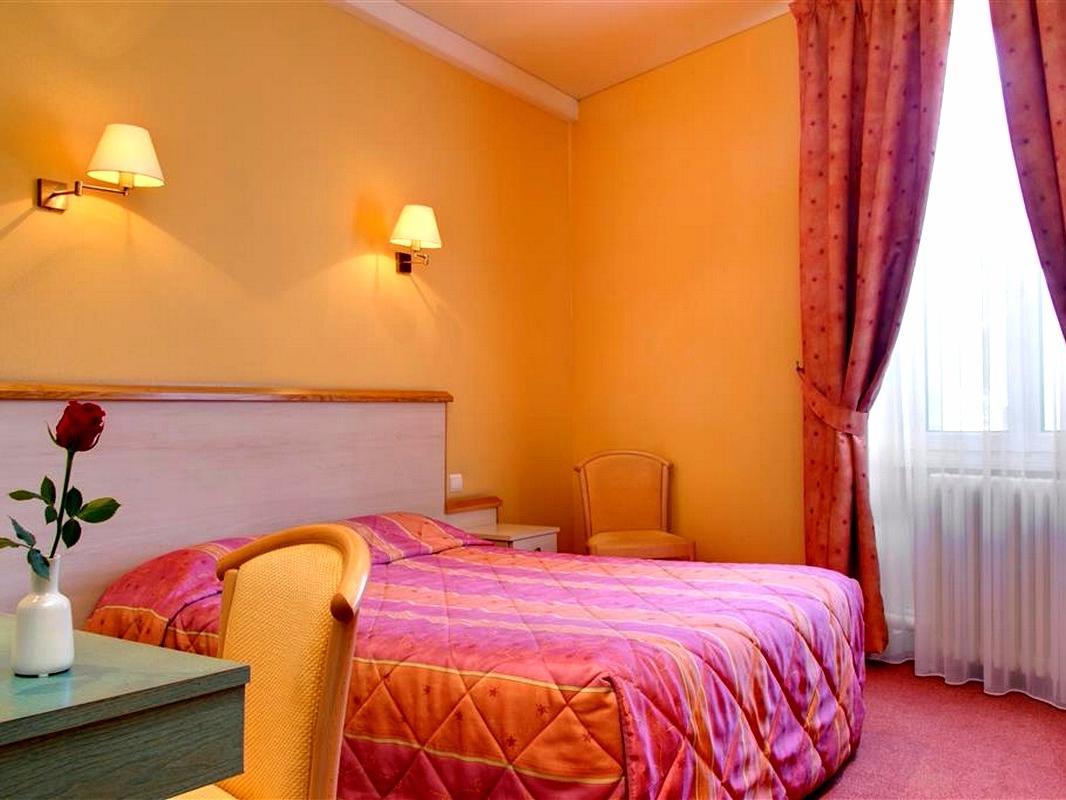 Hotel Restaurant Le Parc Moulins  Extérieur photo