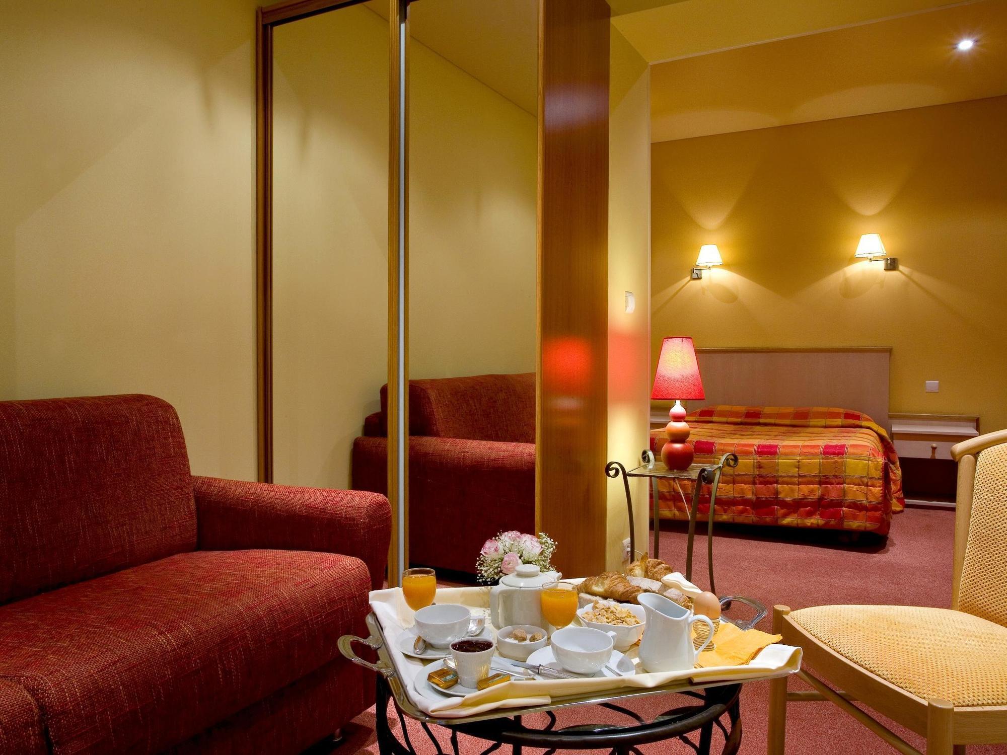 Hotel Restaurant Le Parc Moulins  Extérieur photo